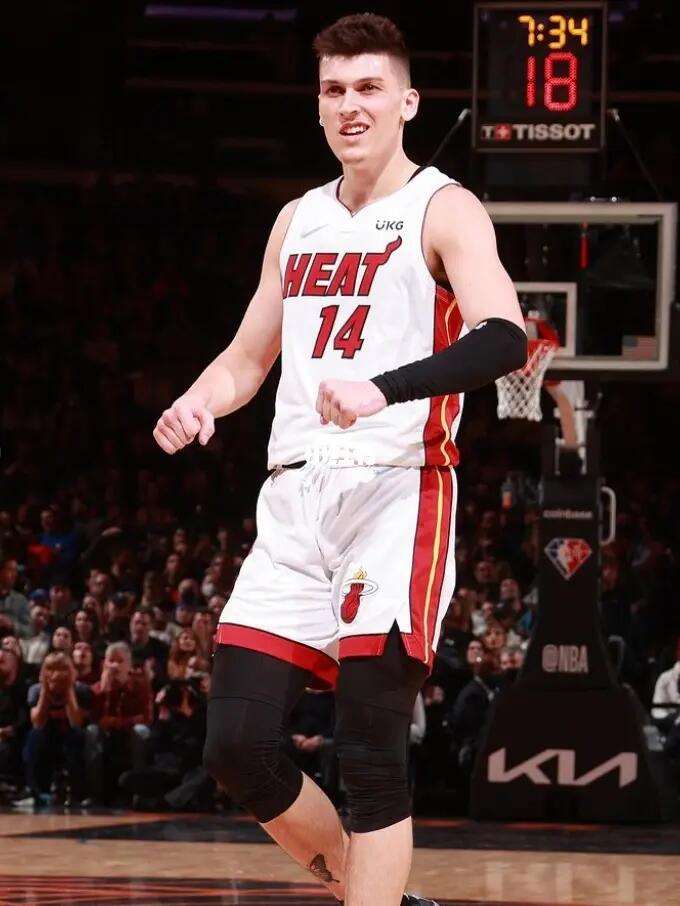 青岛防线的 青岛防线的