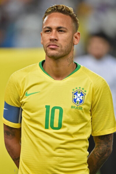 中性到略正 中性到略正